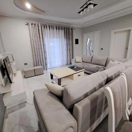 Gili & Delo Luxury Apartments-νear Airport *