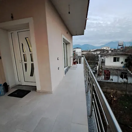 Casa vacanze Gili & Delo Luxury Apartments-νear Airport *