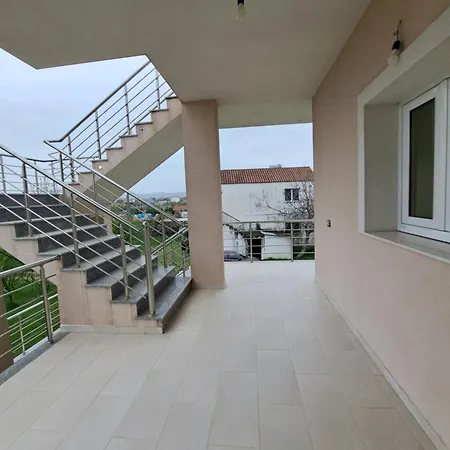 Casa vacanze Gili & Delo Luxury Apartments-νear Airport Valjiosi