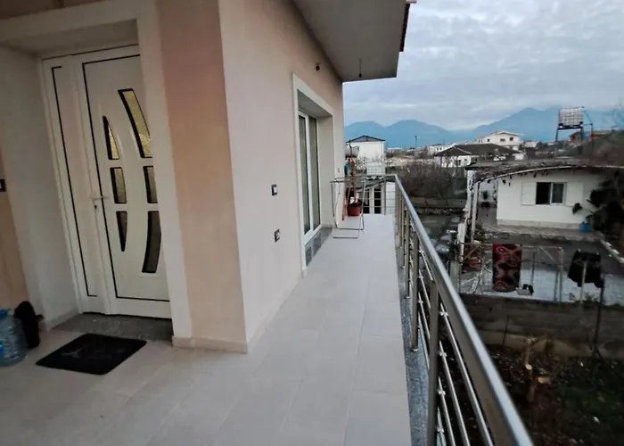Casa vacanze Gili & Delo Luxury Apartments-νear Airport *
