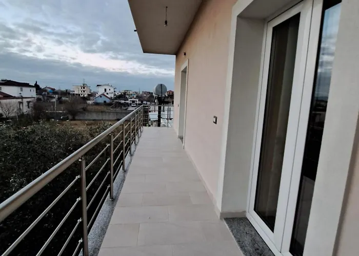 Gili & Delo Luxury Apartments-νear Airport