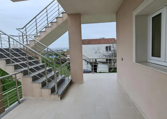 Casa vacanze Gili & Delo Luxury Apartments-νear Airport Valjiosi